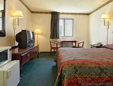 Hotel Super 8 by Wyndham Rock Port MO Zewnętrze zdjęcie
